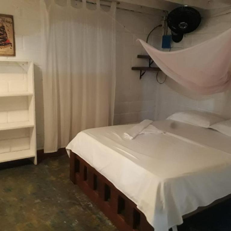 Hospedaje Pirata Express - Family Room with Private Bathroom - 4