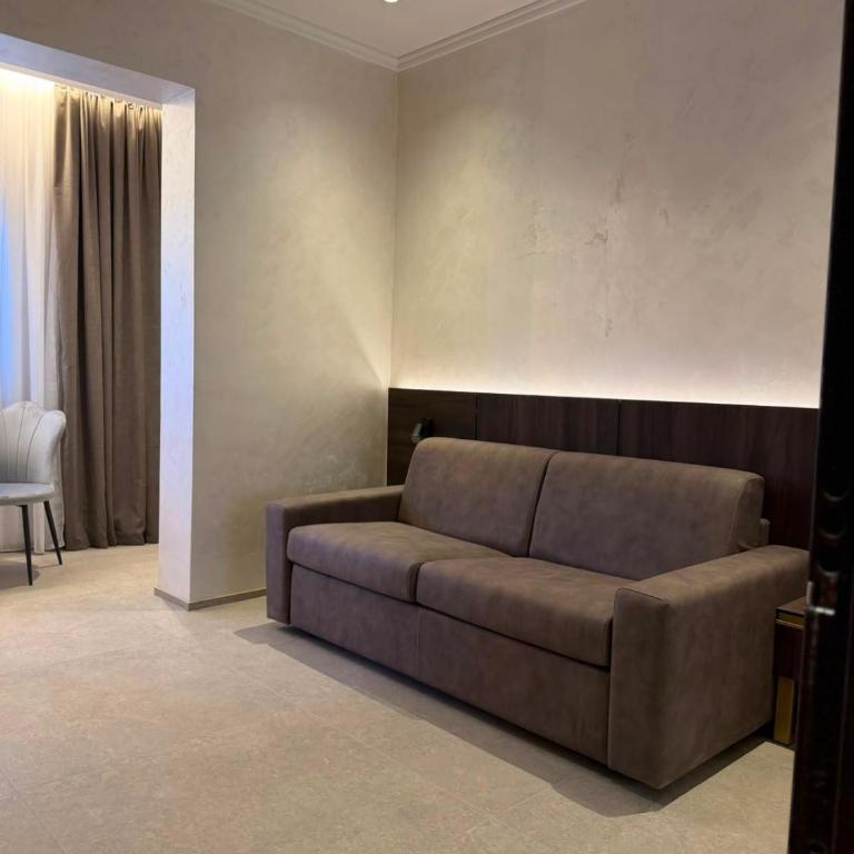 Affittacamere Royal Luxury Suites - Camera Matrimoniale Deluxe con 1 Letto Supplementare - 12