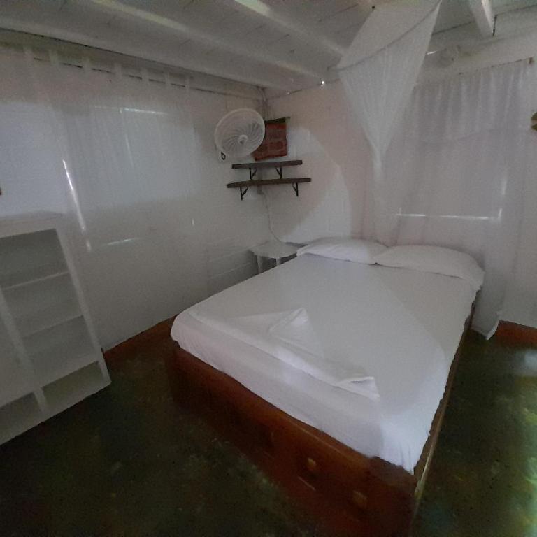 Hospedaje Pirata Express - Family Room with Private Bathroom - 21