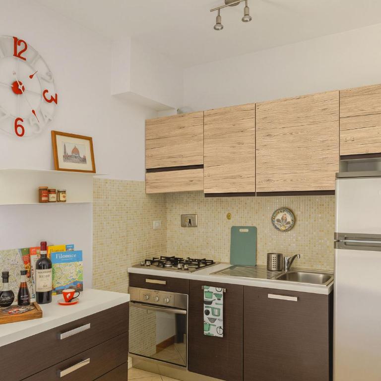 Florence Opera House Area - Free Private Parking! - Balcony - 2 Bedrooms 2 Bathrooms - Two-Bedroom Apartment - 16