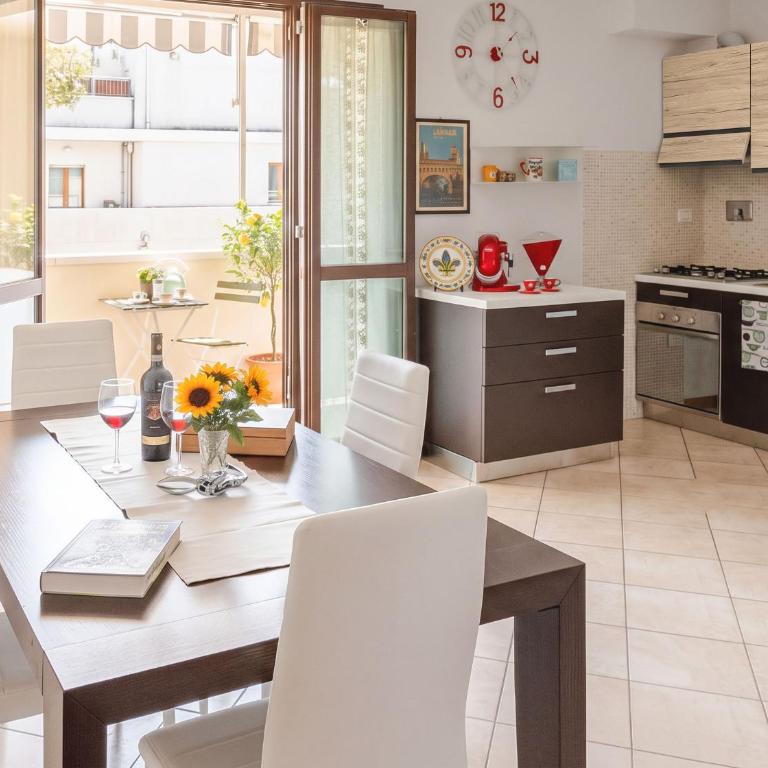 Florence Opera House Area - Free Private Parking! - Balcony - 2 Bedrooms 2 Bathrooms - Two-Bedroom Apartment - 3