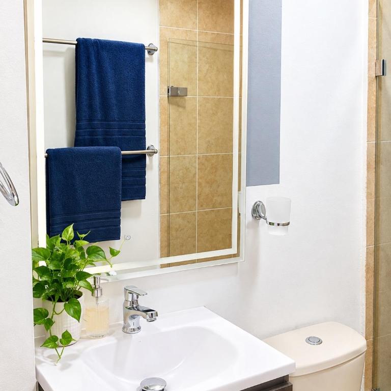 Apartamento familiar en Coveñas Cómodo y Económico - Three-Bedroom Apartment - 5