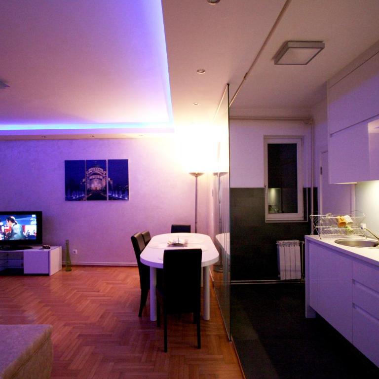 Apartment Grande Centar sa garažom - Apartment mit 3 Schlafzimmern und Balkon - 3