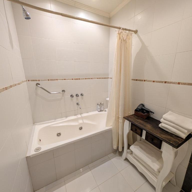 Hosteria Los Hielos - Quadruple Room with Lake View - 5