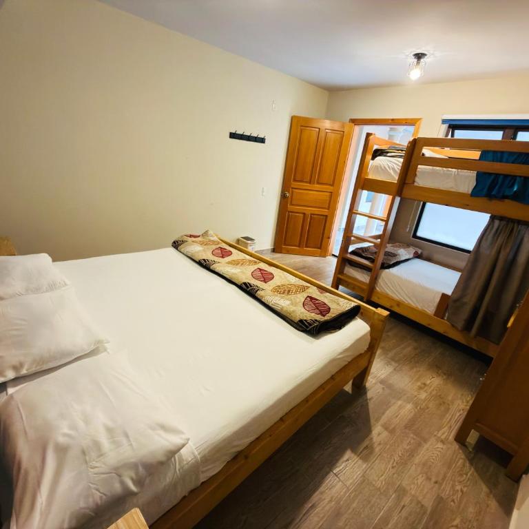 Tierra Alta Hostal - Habitación cuádruple - 2