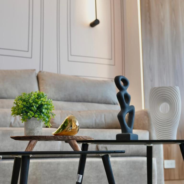 Unique Apartments - One-Bedroom Apartment - 37