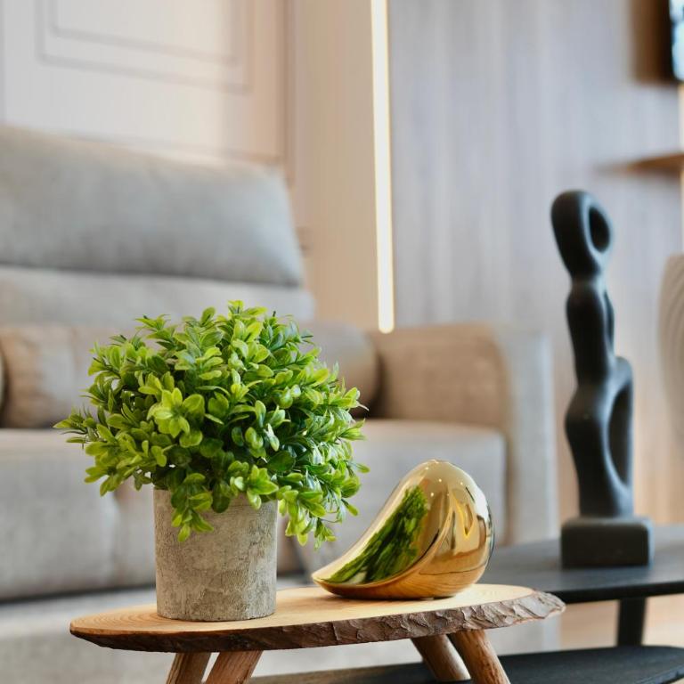 Unique Apartments - One-Bedroom Apartment - 39