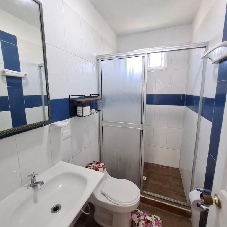 Apartamento Familiar con Aire y WiFi a 9 Minutos walking Playa Spratt Bight - Three-Bedroom Apartment - 22