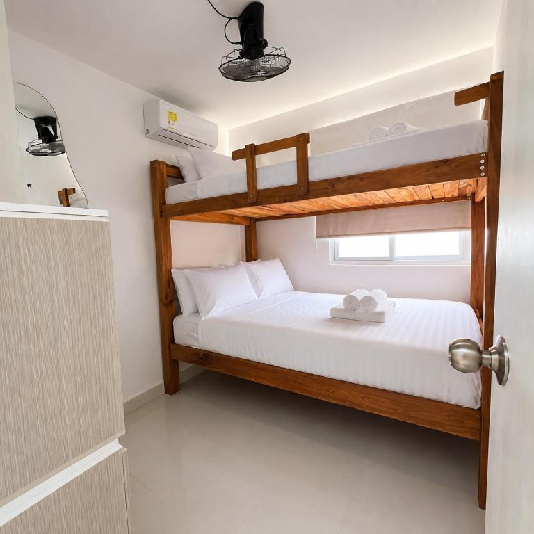 Apartamento Moderno Central cerca al Centro Historico y Playa, Balcon con Vista, Piscina, Gym, Aire Acondicionado, Lavadora, Cocina - Apartamento de 3 dormitorios - 11