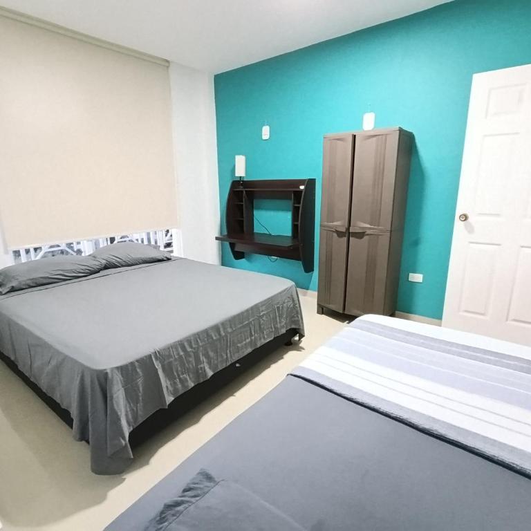 Apartamento Familiar con Aire y WiFi a 9 Minutos walking Playa Spratt Bight - Three-Bedroom Apartment - 29