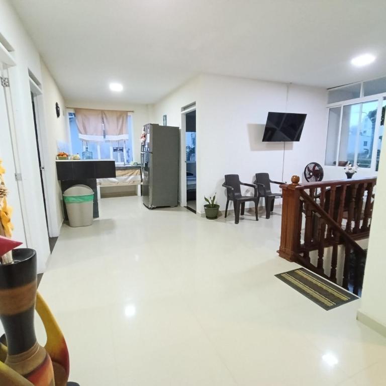 Apartamento Familiar con Aire y WiFi a 9 Minutos walking Playa Spratt Bight - Three-Bedroom Apartment - 27