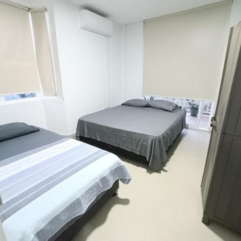 Apartamento Familiar con Aire y WiFi a 9 Minutos walking Playa Spratt Bight - Three-Bedroom Apartment - 28