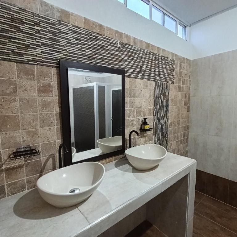 Apartamento Familiar con Aire y WiFi a 9 Minutos walking Playa Spratt Bight - Three-Bedroom Apartment - 13