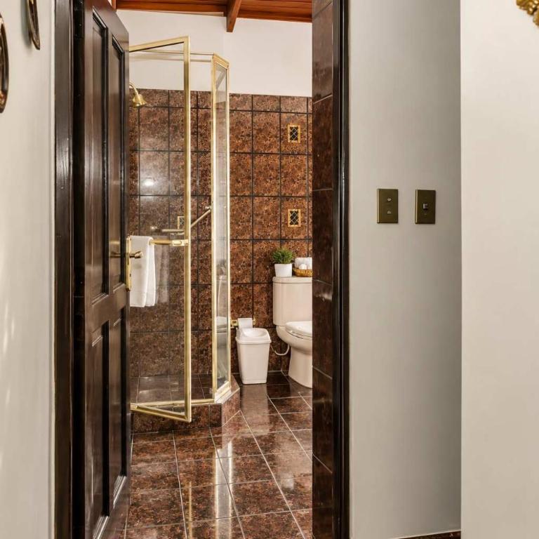 The Landmark I Jacuzzi and Kitchen Calacoto - Apartment - 10