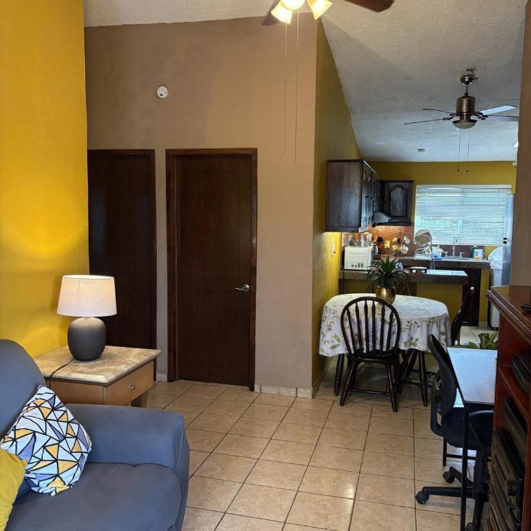 Central Family Apartment with Air conditioning and Hot Water - Apartment - 3