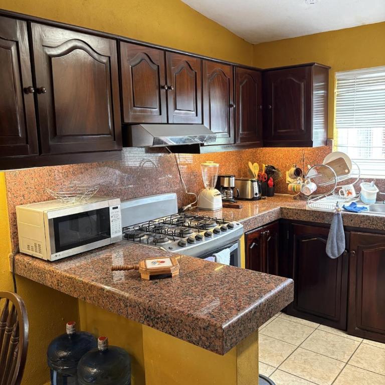Central Family Apartment with Air conditioning and Hot Water - Apartment - 13