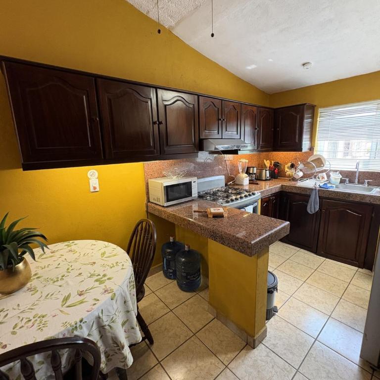 Central Family Apartment with Air conditioning and Hot Water - Apartment - 15