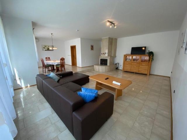 Grosse Wohnung Erdgeschoss - Apartamento de 3 dormitorios - 1