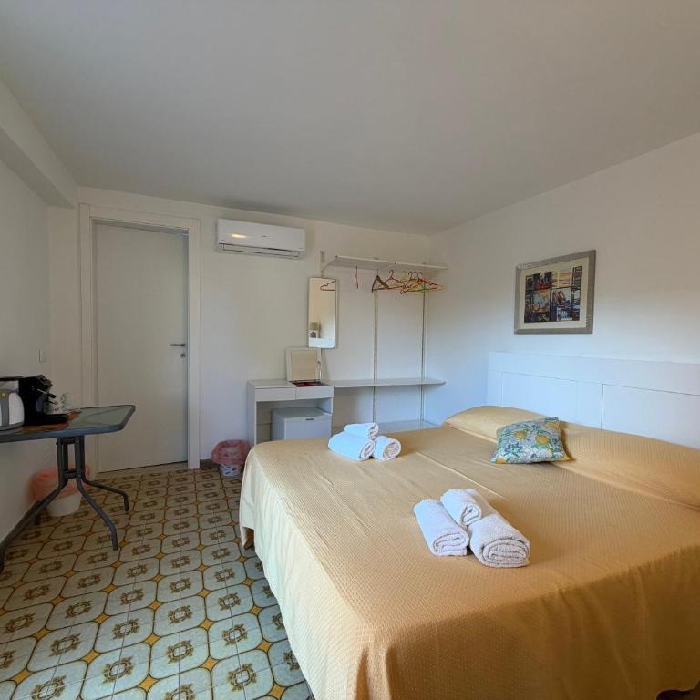 Le Torrette Rooms and Apartments - Camera Matrimoniale con Patio - 13