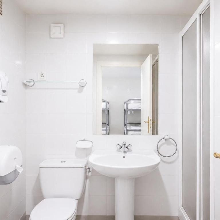 El Patio de Chueca - Cama en habitación compartida femenina de 6 camas - 1