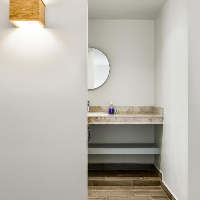 Lago Zirahuén By HomiRent - Suite mit Balkon - 5