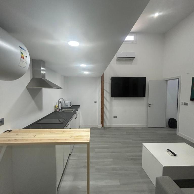 ERA Cozy Interior Apt - Ideal for families - Appartamento con 2 Camere da Letto e Terrazza - 6