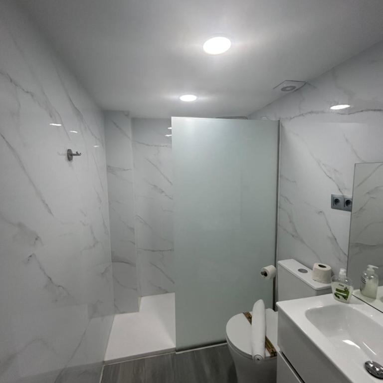 ERA Cozy Interior Apt - Ideal for families - Appartamento con 2 Camere da Letto e Terrazza - 8