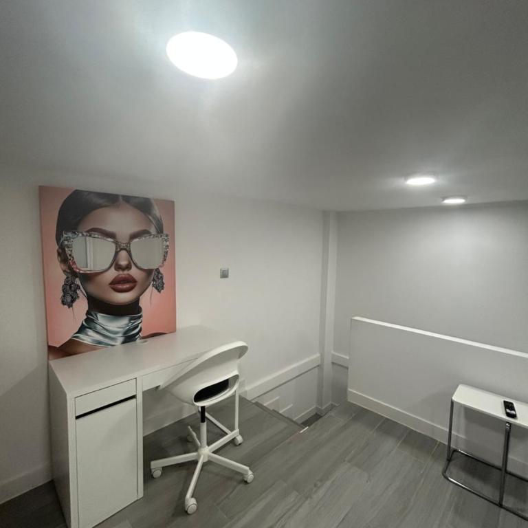 ERA Cozy Interior Apt - Ideal for families - Appartamento con 2 Camere da Letto e Terrazza - 10
