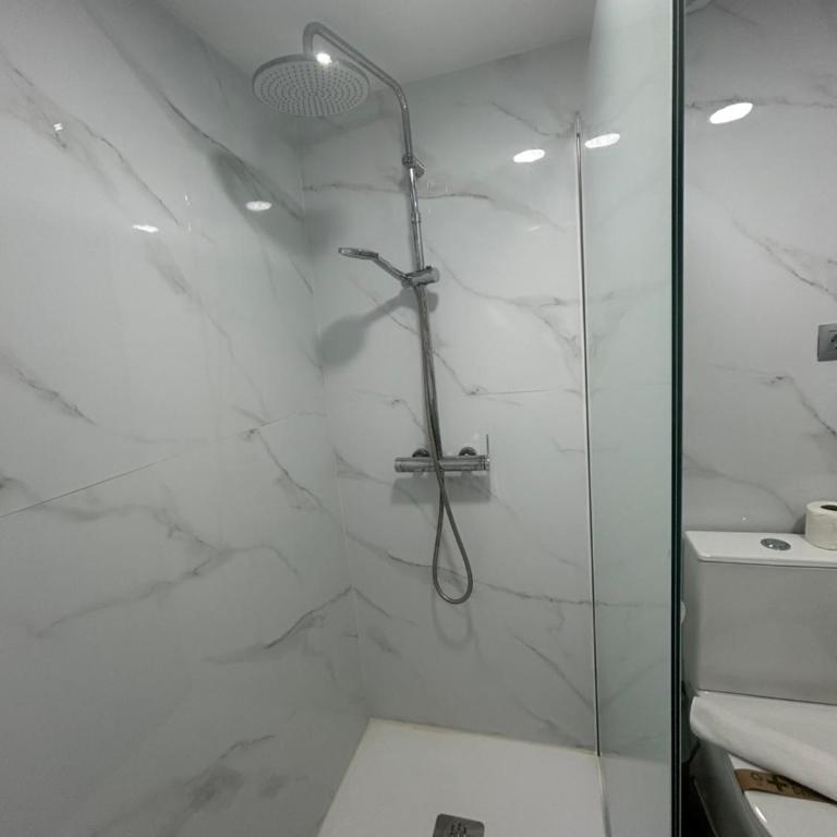 ERA Cozy Interior Apt - Ideal for families - Appartamento con 2 Camere da Letto e Terrazza - 14