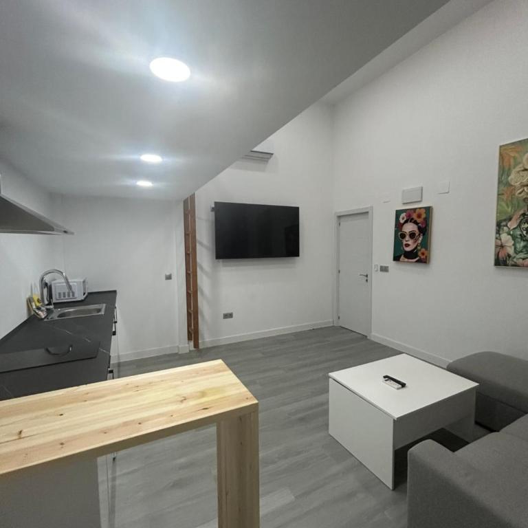ERA Cozy Interior Apt - Ideal for families - Appartamento con 2 Camere da Letto e Terrazza - 15