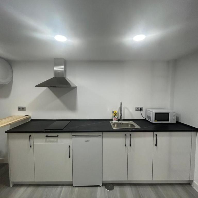 ERA Cozy Interior Apt - Ideal for families - Appartamento con 2 Camere da Letto e Terrazza - 16