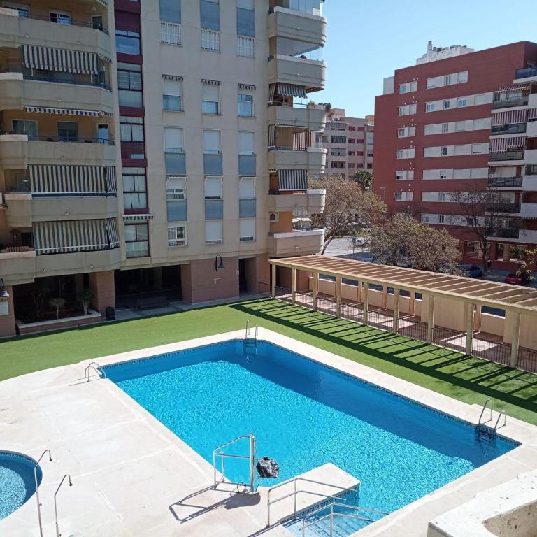 10-Minute Walk to Beach | Pool & Parking - Apartamento de 2 dormitorios - 1