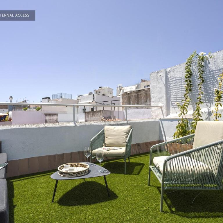 Genteel Home Santas Patronas - Two-Bedroom Apartment with Terrace-external access - 11