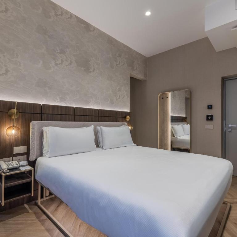 Hotel Raffaello - Sure Hotel Collection by Best Western - Deluxe Room with One King Bed and One Single Bed - 3