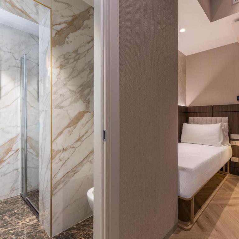 Hotel Raffaello - Sure Hotel Collection by Best Western - Deluxe Room with One King Bed and One Single Bed - 6