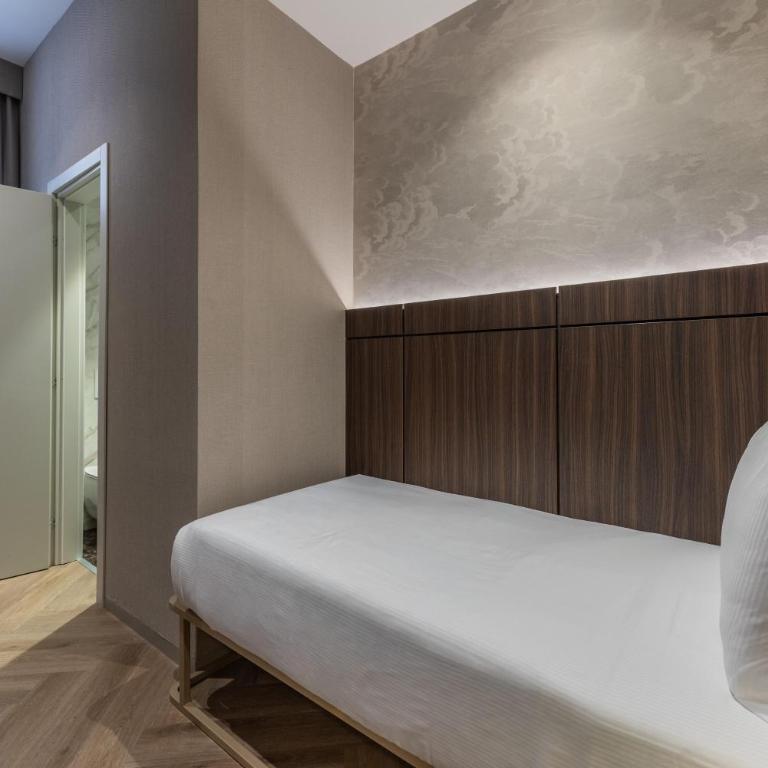 Hotel Raffaello - Sure Hotel Collection by Best Western - Deluxe Room with One King Bed and One Single Bed - 5