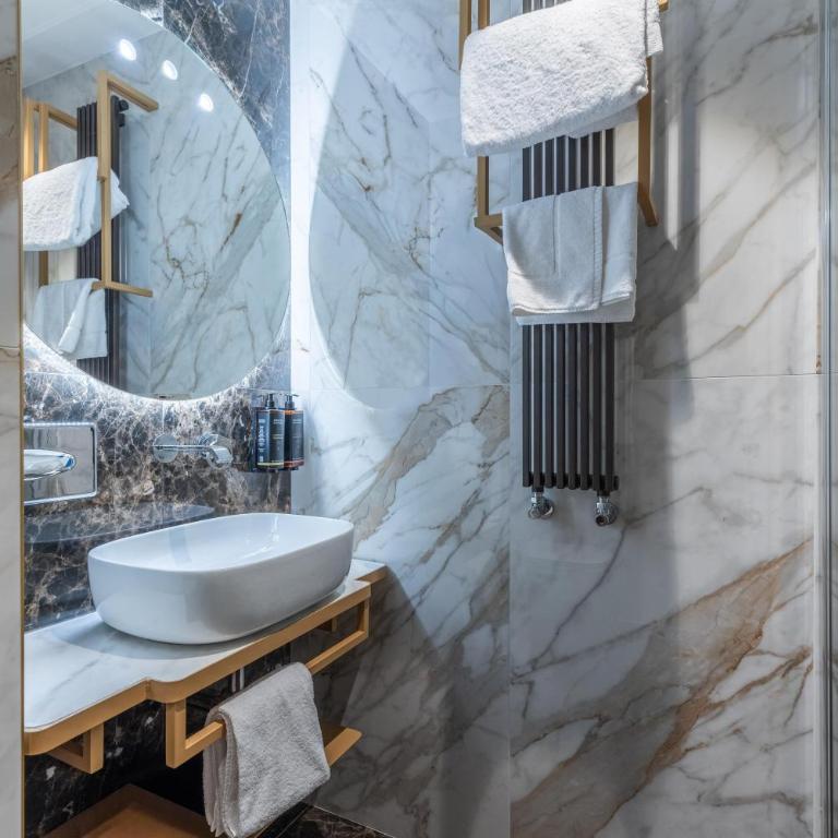 Hotel Raffaello - Sure Hotel Collection by Best Western - Deluxe Room with One King Bed and One Single Bed - 7