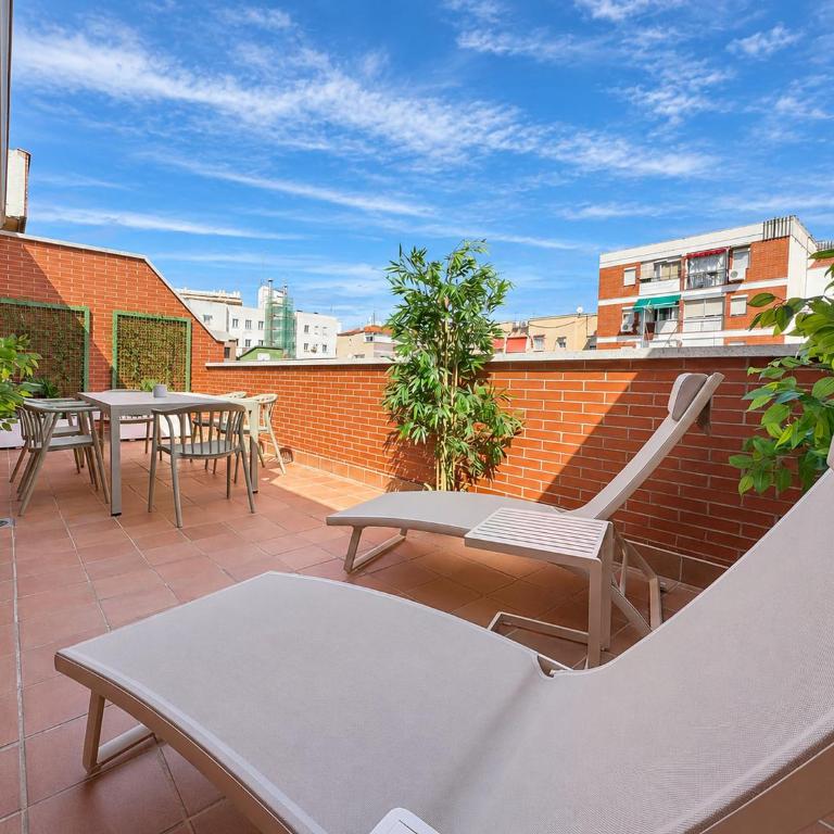 Vista Alegre Stays by Charming - Apartamentos Renovados con Terraza Privada - Appartamento con 2 Camere da Letto e Terrazza - 1