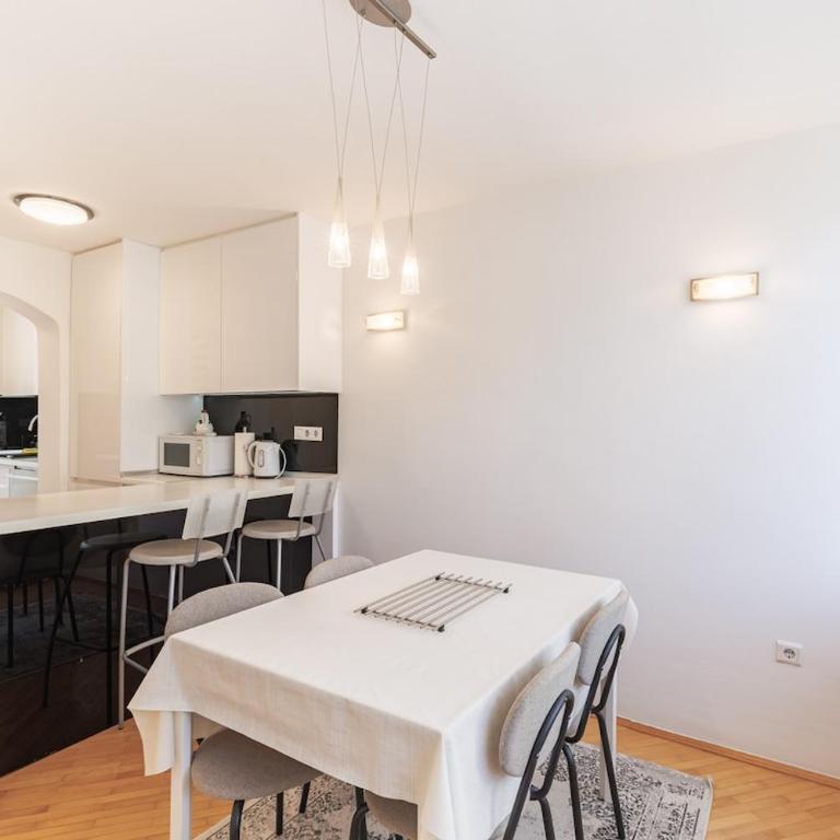 Modern & Spacious 2BR Duplex Apartment in Old Town - Apartman sa 3 Spavaće Sobe - 10