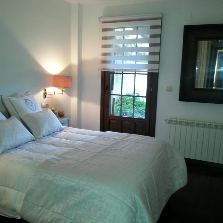 Vivienda renovada con gran terraza - Two-Bedroom Deluxe Apartment with Garden View - 9