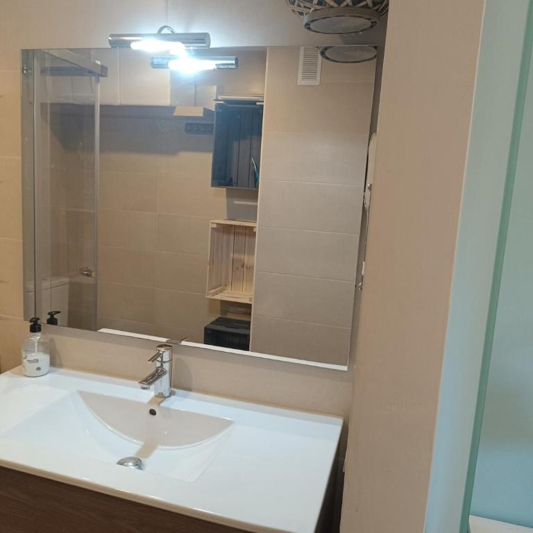 Apartamento de ensueño con piscina y vistas al mar - Two-Bedroom Apartment - 19