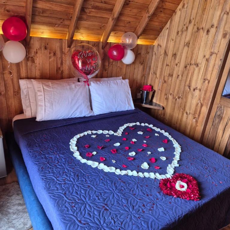 Finca Amor Eterno Cabaña Red - Habitación con cama grande y balcón - 9
