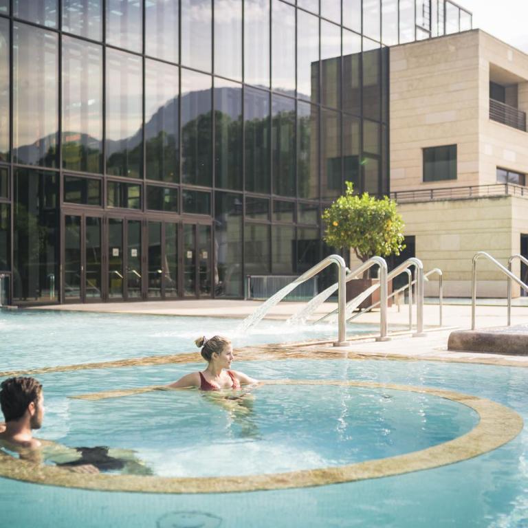 Winterstimmung in Meran - Studio Anna - Ideal für Paare - Meran Zentrum - Restaurants Cafés & Altstadt bequem zu Fuß - Privatparkplatz - Bahnhof & Skibus 4 Min - Südtirol Guest Pass inklusive - Apartamento de 1 dormitorio - 48