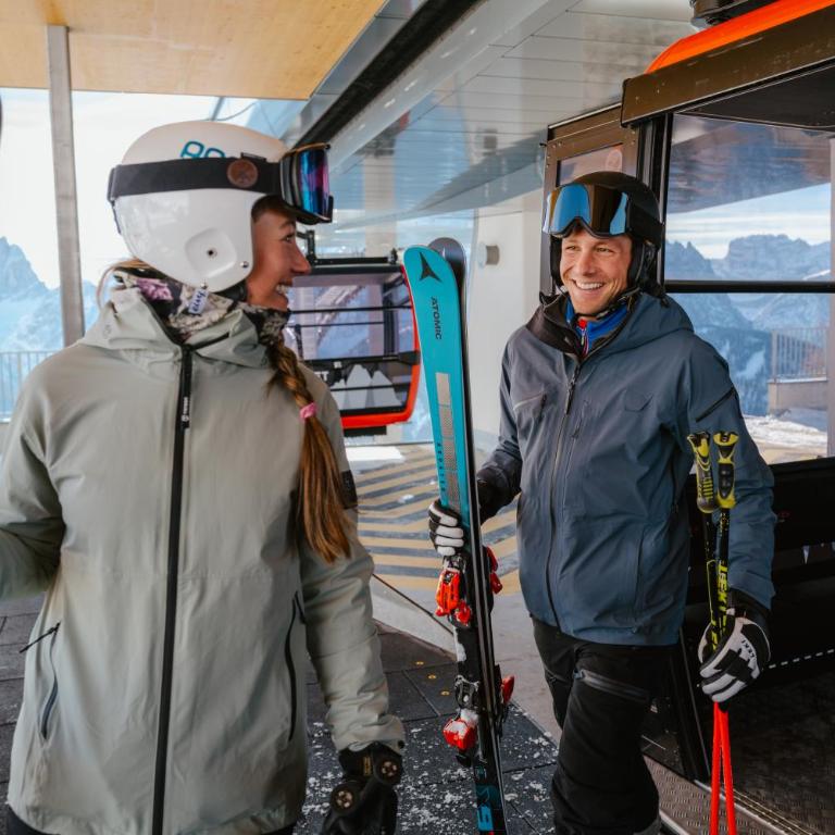 Winterstimmung in Meran - Studio Anna - Ideal für Paare - Meran Zentrum - Restaurants Cafés & Altstadt bequem zu Fuß - Privatparkplatz - Bahnhof & Skibus 4 Min - Südtirol Guest Pass inklusive - Apartamento de 1 dormitorio - 42