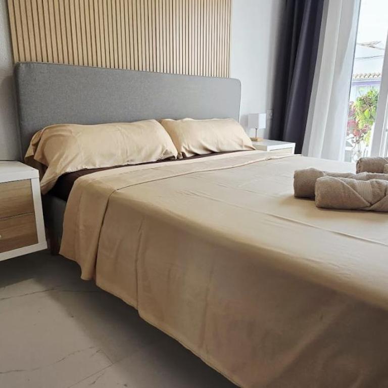 Peaceful Bungalow with Pool & Terrace - Two-Bedroom Apartment - 4