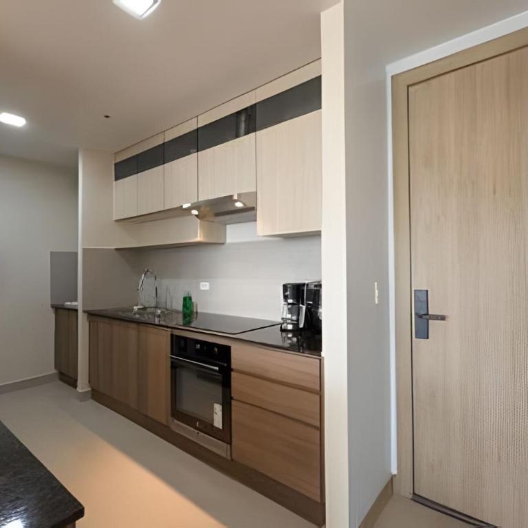 Family Apartment on the 23rd Floor Amazing View! - Apartment - 17