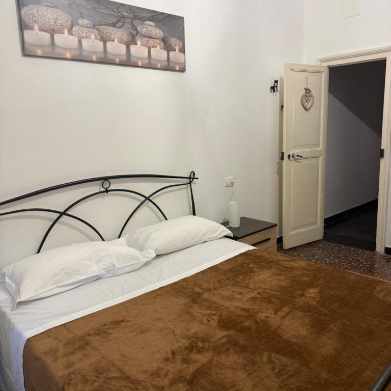 WOW HOME 3 - 175 mq - posteggio privato - davanti porto traghetti - fino a 10 posti letto - Appartamento Deluxe con 4 Camere da Letto - 2