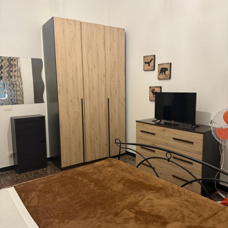 WOW HOME 3 - 175 mq - posteggio privato - davanti porto traghetti - fino a 10 posti letto - Appartamento Deluxe con 4 Camere da Letto - 11