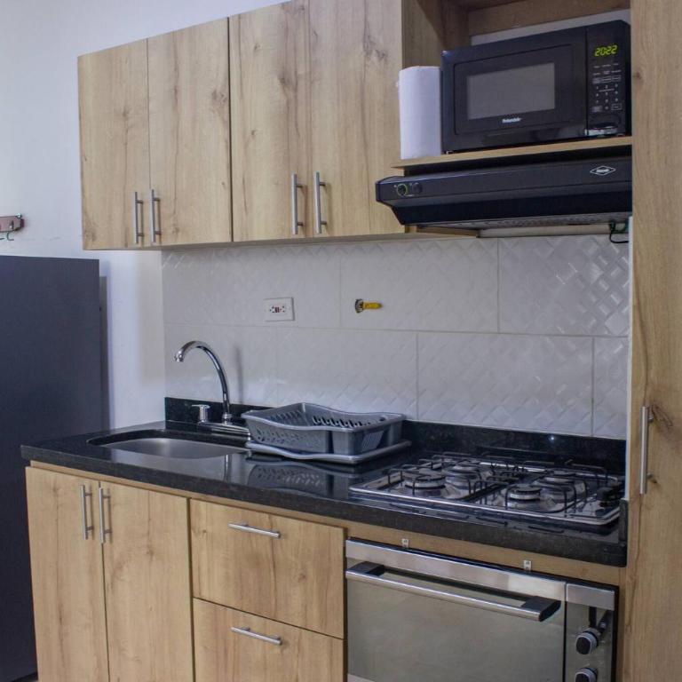 42 Near the Athanasius and stadium station - Apartamento - 5