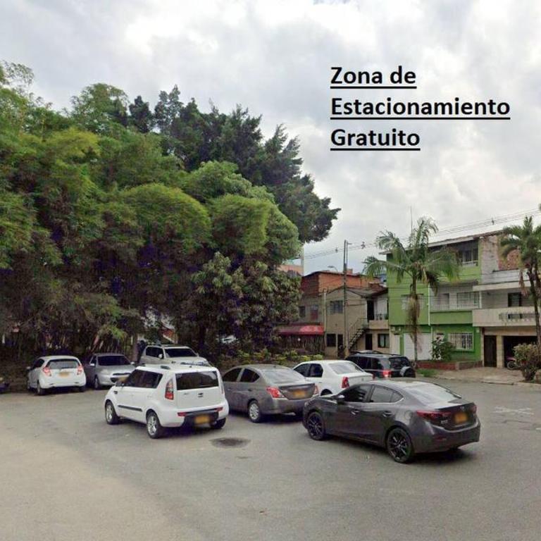 42 Near the Athanasius and stadium station - Apartamento - 30